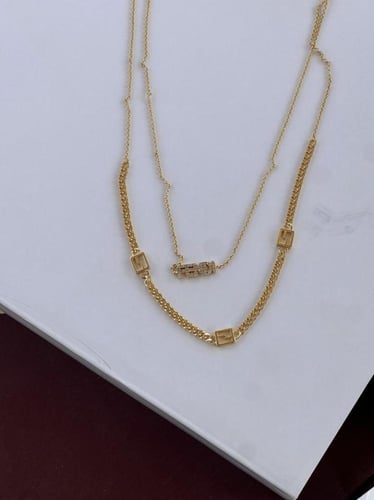سلسال مع حلق FENDI معدن ذهبي