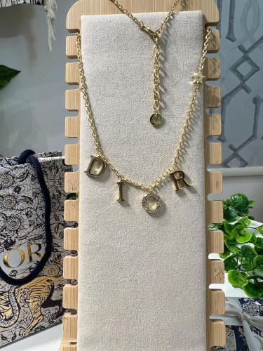 سلسال Dior معدن ذهبي