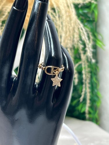خاتم Christian Dior ذهبي