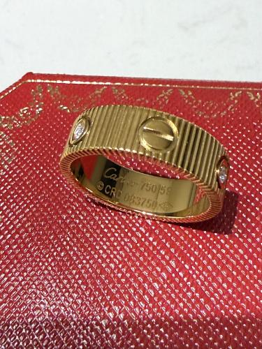 خاتم cartier ذهبي بفصوص