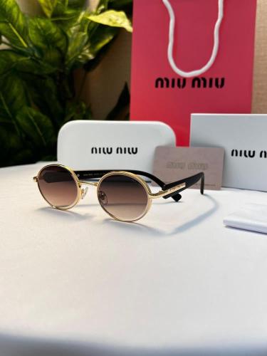 نظارة miu miu إطار بني غامق - عدسة بني مدرج