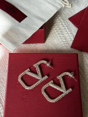 حلق VALENTINO ذهبي