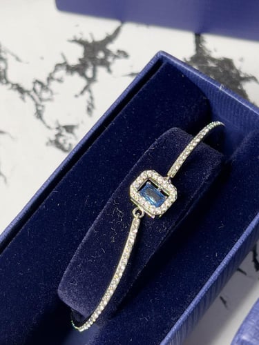 اسوارة سوارفيسكي فضي_كرستالة زرقاء