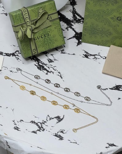 اسوارة GUCCI معدن ذهبي او فضي