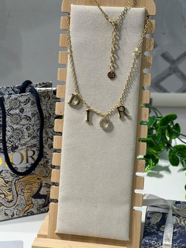 سلسال Dior معدن ذهبي