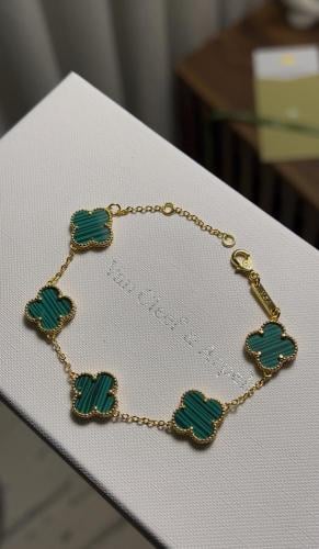 إسوارة Van cleef ذهبي -اخضر