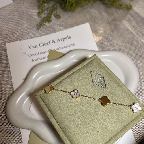 إسوارة Van cleef ذهبي -صدفي