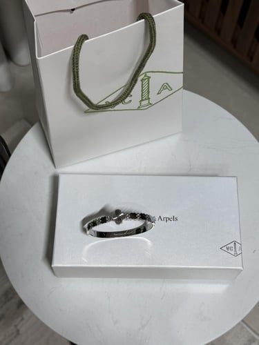 اسوارة Van cleef فضي