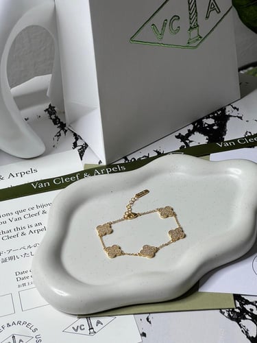 إسوارة Van cleef ذهبي _ كرستالات