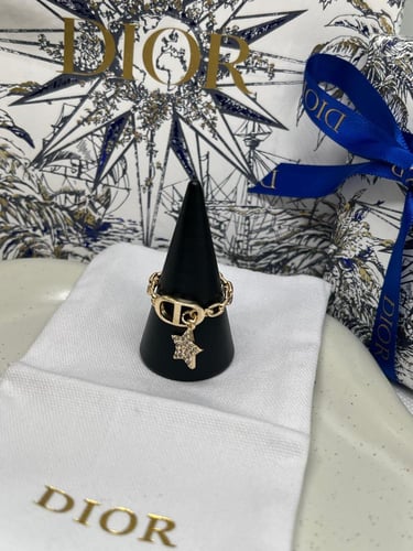 خاتم Christian Dior ذهبي