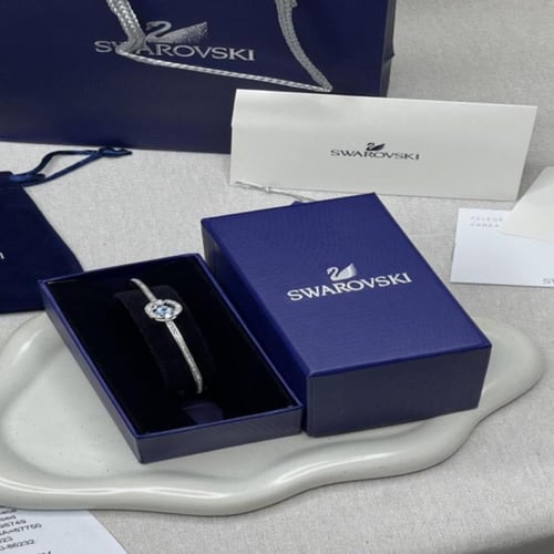 اسوارة سوارفيسكي فضي كرستالة زرقاء