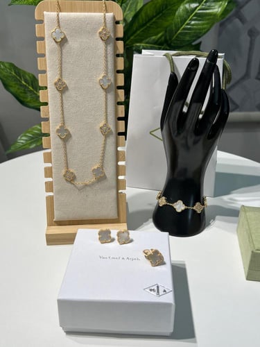 طقم فان كليف ذهبي لؤلؤي