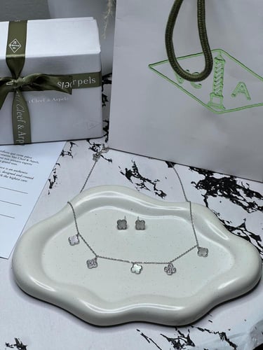سلسال شوكر مع حلق Van cleef