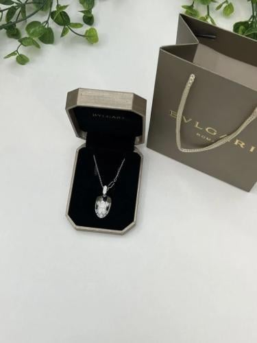 سلسال BVLGARI الماسي لون فضي