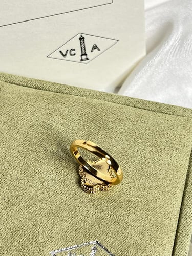 خاتم Van cleef ذهبي _صدفي