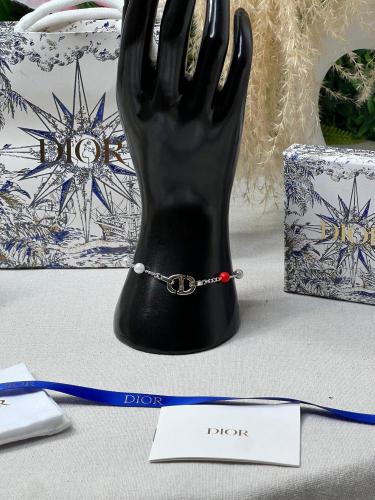 إسوارة Christian Dior فضي