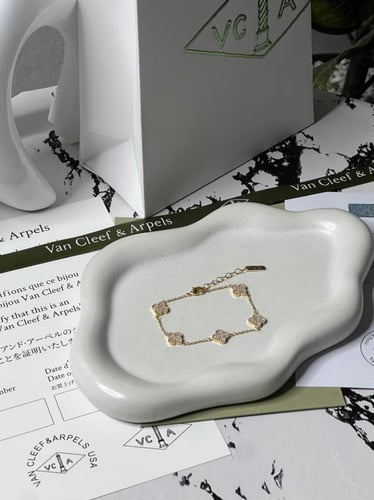 إسوارة Van cleef ذهبي -كرستالات