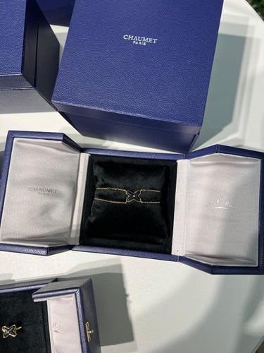 طقم شومية ذهبي اسود