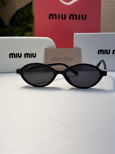 نظارة - MIU MIU إطار أسود - عدسة اسود