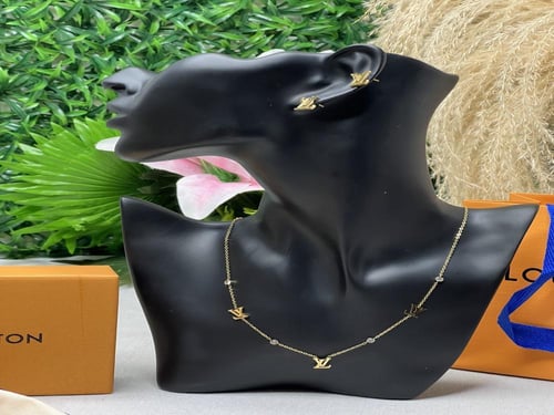 طقم لويس فيتون