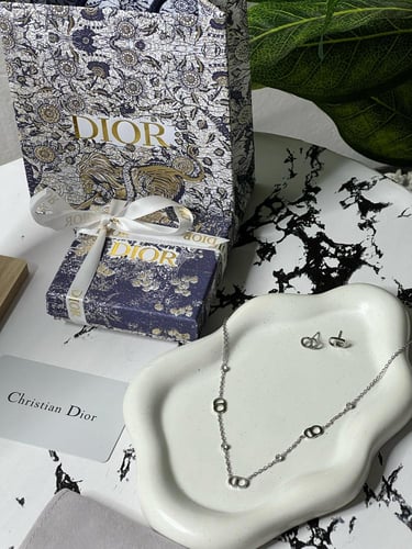 سلسال Dior معدن فضي