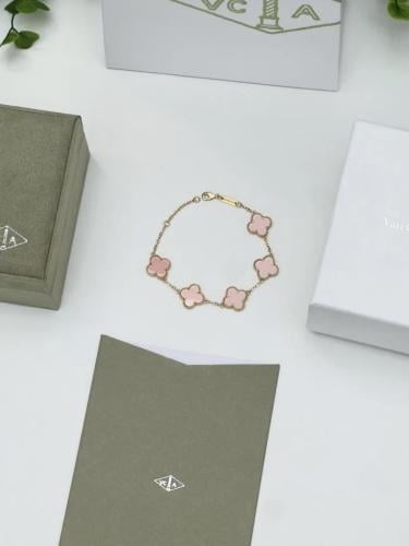 إسوارة Van cleef ذهبي -وردي