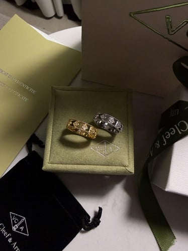 خاتم Van cleef لونين( ذهبي - فضي )