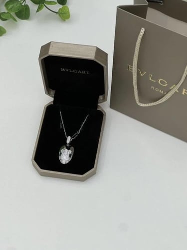 سلسال BVLGARI الماسي لون فضي