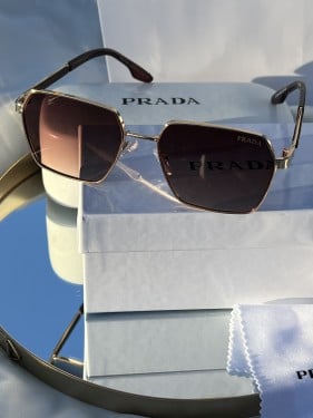 نظارة PRADA المشهورة