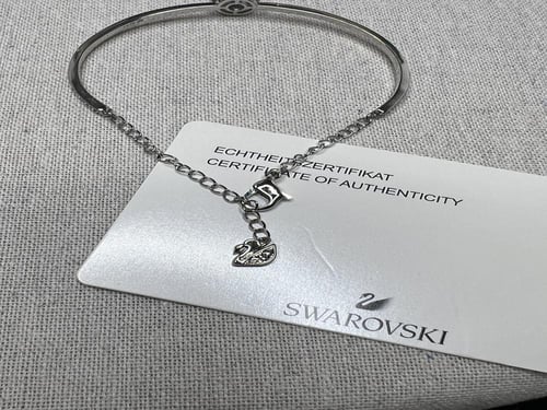 اسوارة سوارفيسكي فضي كرستالة زرقاء