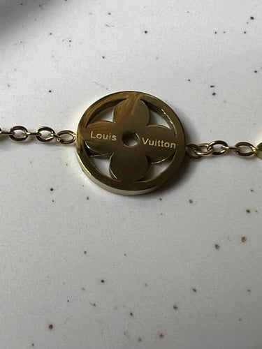 إسوارة LOUIS VUITTON معدن ذهبي
