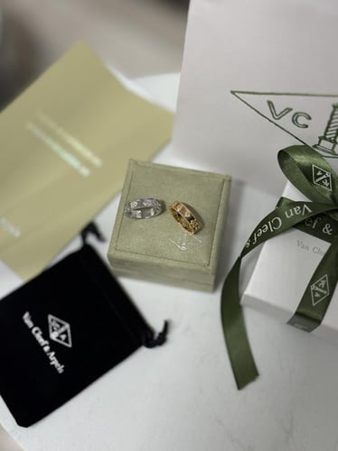 خاتم Van cleef لونين( ذهبي - فضي )