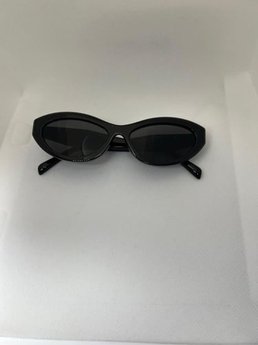 نظارة PRADA المشهورة