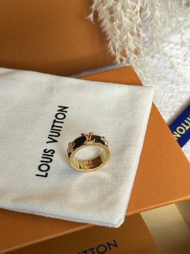 خاتم LOUIS VUITTON ذهبي