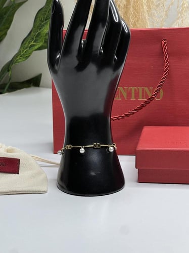 اسواره VALENTINO