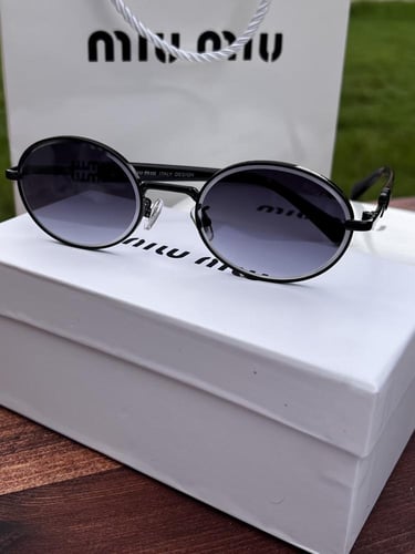 نظارة miu miu إطار أسود - عدسة اسود مدرج