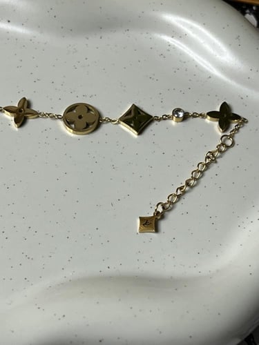 إسوارة LOUIS VUITTON معدن ذهبي