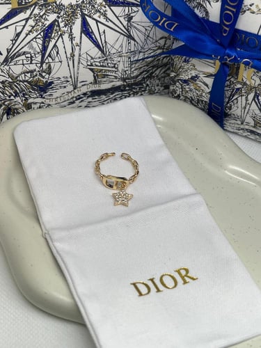خاتم Christian Dior ذهبي