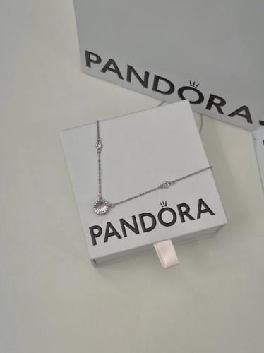 سلسال باندورا PANDORA وردي مع كرستال