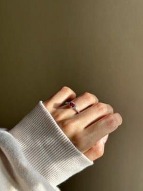 خاتم باندورا PANDORA فضي كريستالة حمراء