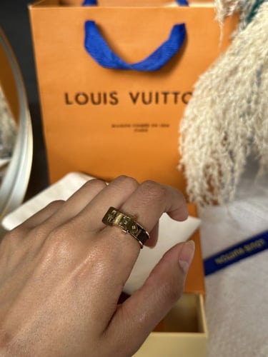 خاتم LOUIS VUITTON ذهبي