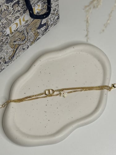 إسوارة Christian Dior ذهبي