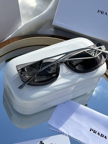 نظارة PRADA المشهورة