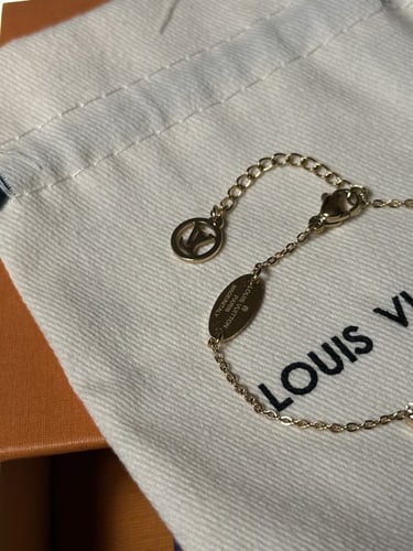 إسوارة LOUIS VUITTON معدن ذهبي