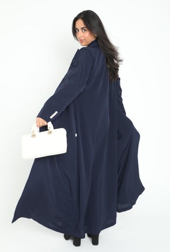 بليزر كحلي مزين بالورود