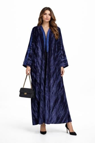 عبايه كلوش ومنها بشت مخمل كحلي مع قيطان ع الصدر