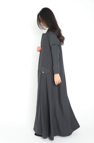 عباية بليزر كلوش مطعمة بأزارير