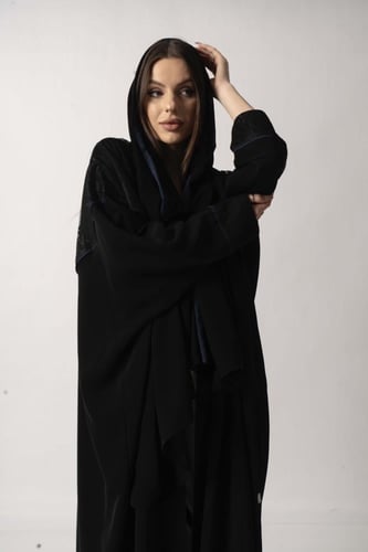 كريب كوري اسود مع دانتيل فرنسي وطرف كحلي