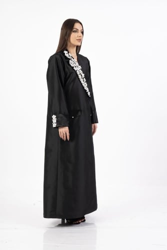 عبايه بليزر بورود ولولو من الامام قماش تفته كوري