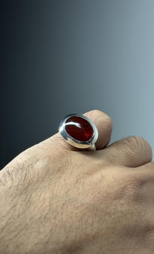 أحمر زجاجي مجزع زعفراني